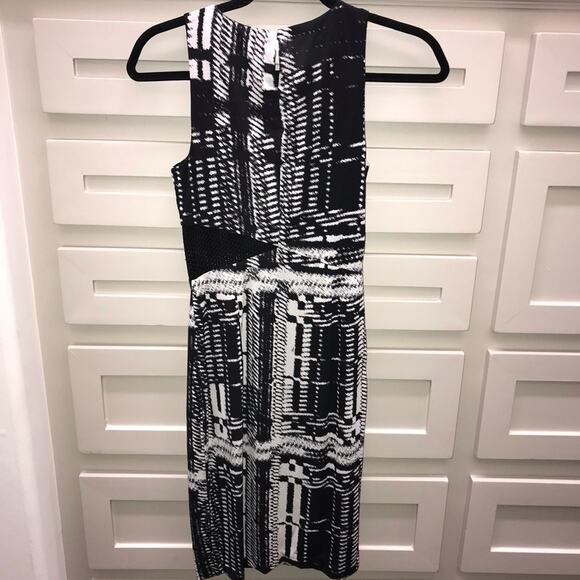Trina Turk Kathleen Jersey Sheath Dress Size 0 - Picture 4 of 7